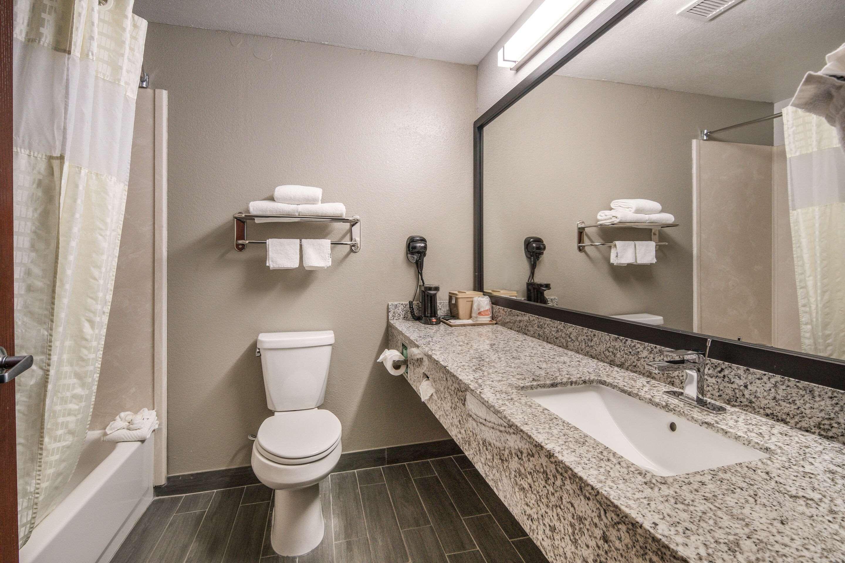 Quality Inn & Suites Fort Worth Ngoại thất bức ảnh