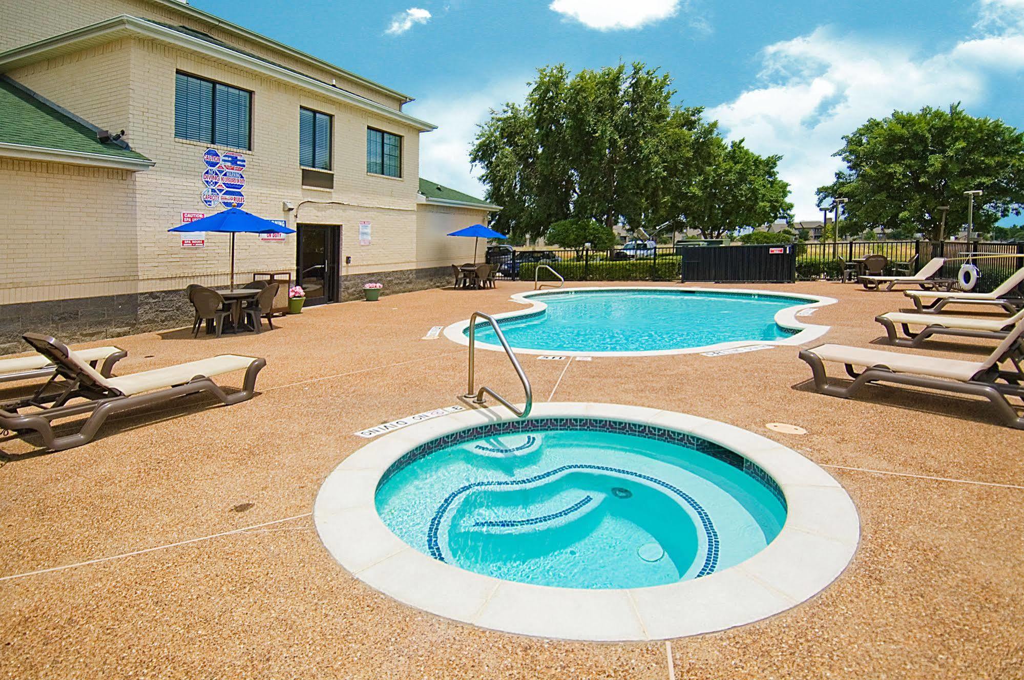 Quality Inn & Suites Fort Worth Ngoại thất bức ảnh