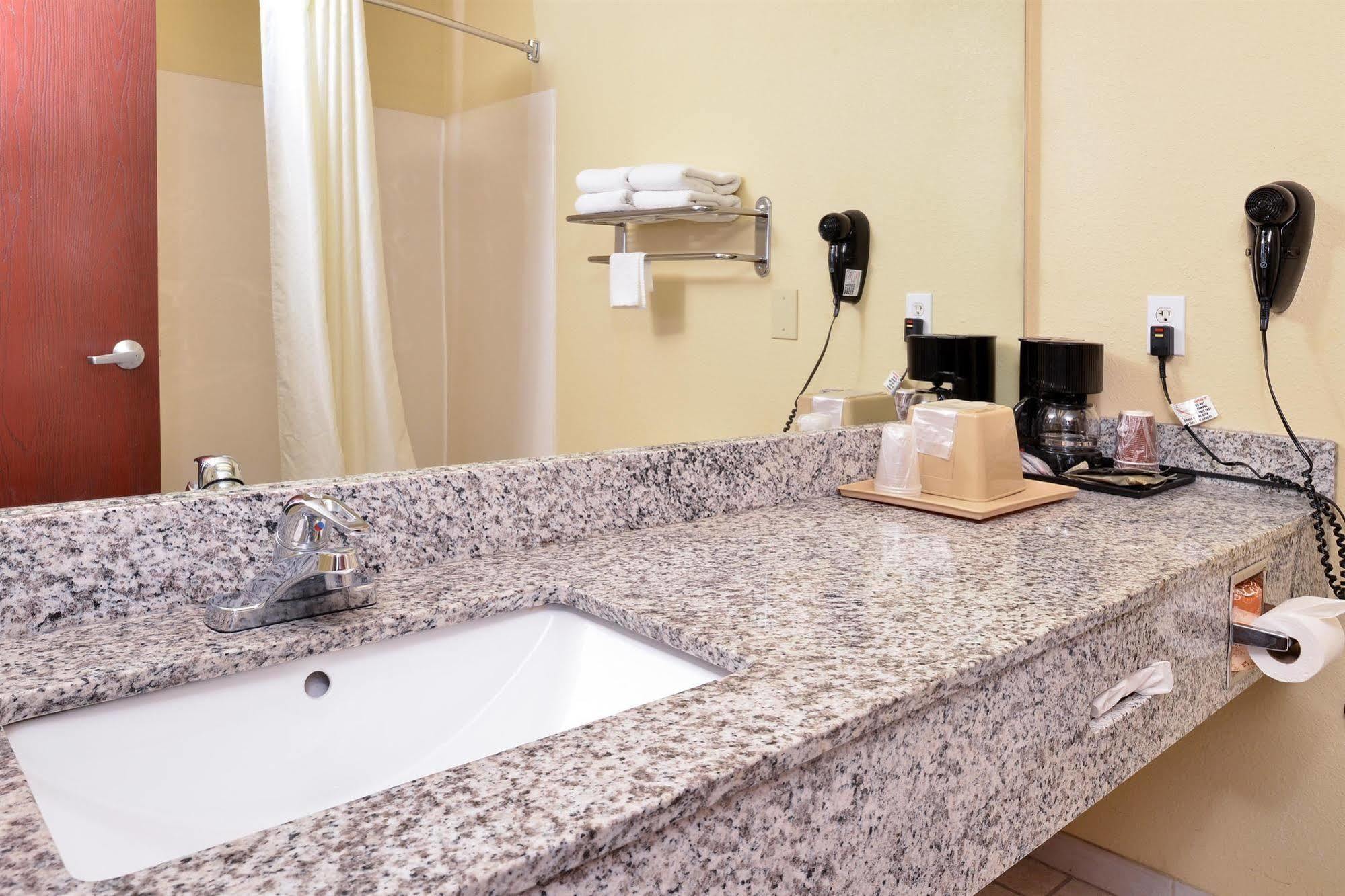 Quality Inn & Suites Fort Worth Ngoại thất bức ảnh